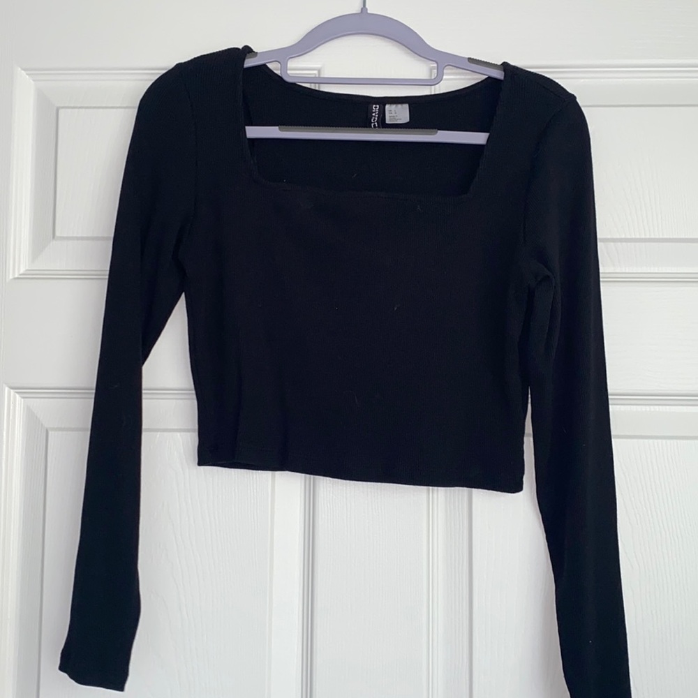 black long sleeve ribbed crop top